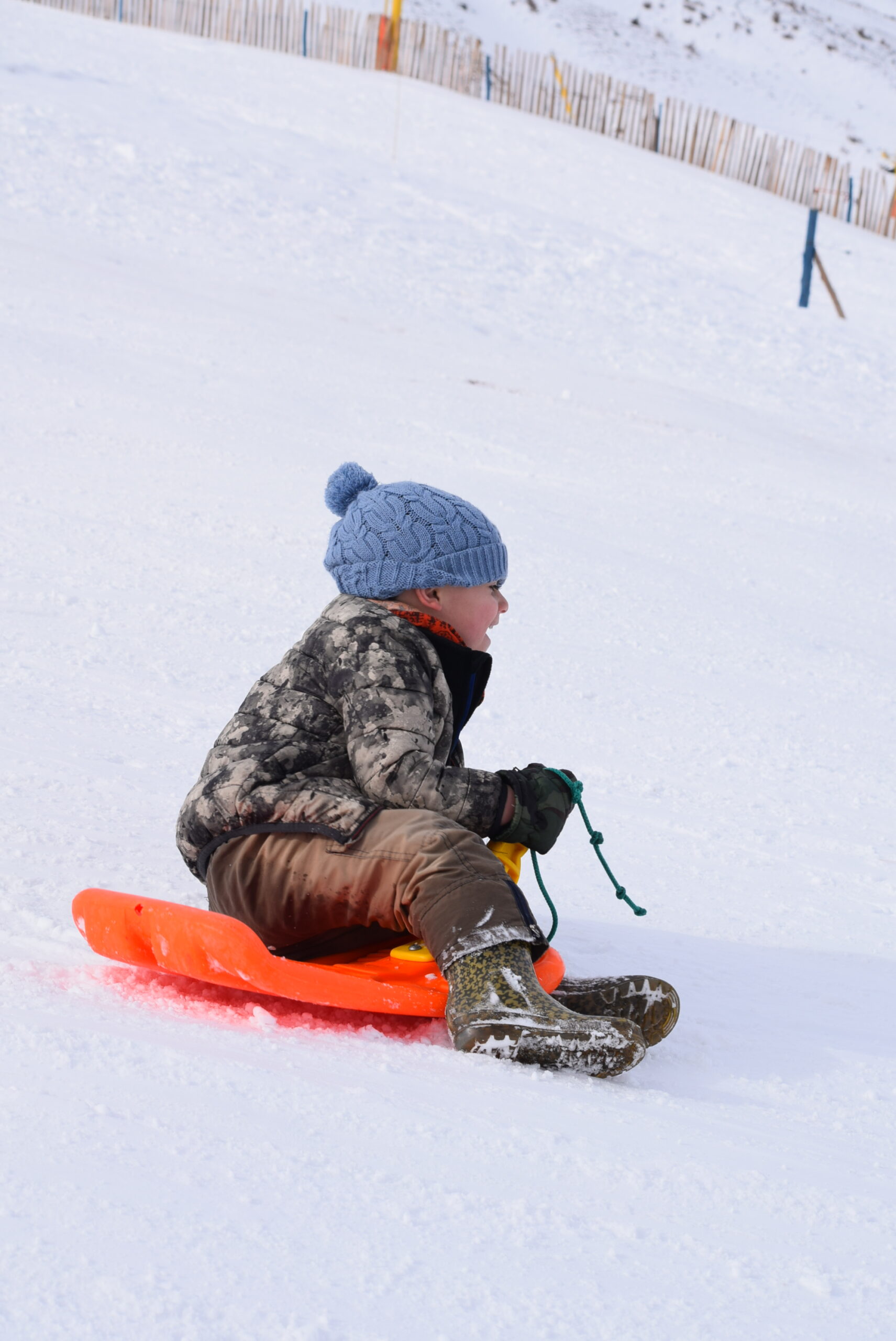 Consejos prácticos para divertirse en la nieve de Los Puquios con trineos